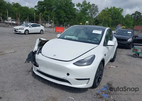 2022 Tesla Model Y Performance Dual Motor All-Wheel Drive z USA, uszkodzony, nr VIN 7SAYGDEF5NF373078
